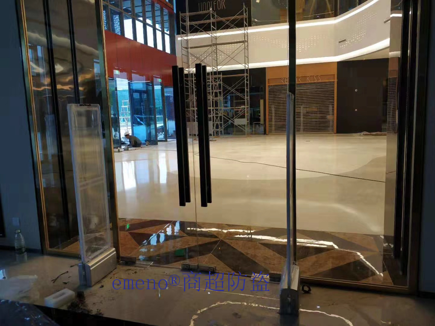 服裝防盜對(duì)于實(shí)體門店的作用有哪些呢?